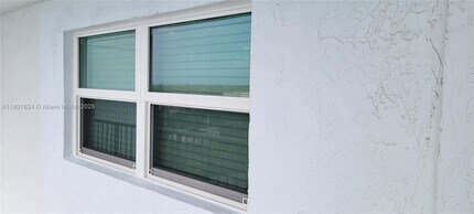 3040 Lake Shore Dr in Riviera Beach, FL - Building Photo - Building Photo