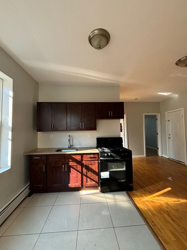 292 14th Ave, Unit 3D