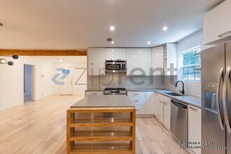 2311 S 4th St in Austin, TX - Building Photo - Building Photo