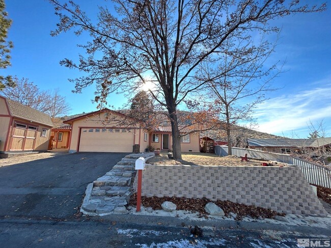 15035 Tourmaline Dr in Reno, NV - Building Photo - Building Photo