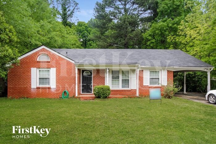 902 Morrow Rd in Forest Park, GA - Building Photo
