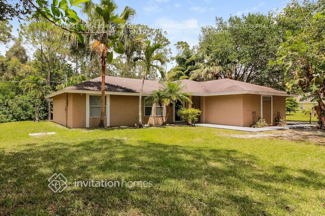 15733 82nd Ln N in Westlake, FL - Building Photo
