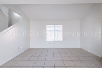 7905 S Laurelglen Blvd in Bakersfield, CA - Foto de edificio - Building Photo