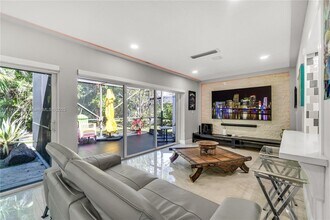 5601 White Cedar Ln in Tamarac, FL - Building Photo - Building Photo