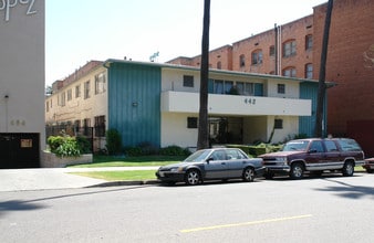 442 S Kenmore Ave in Los Angeles, CA - Foto de edificio - Building Photo