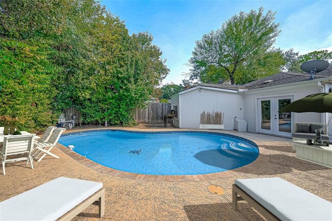 12318 Queensbury Ln in Houston, TX - Building Photo - Building Photo