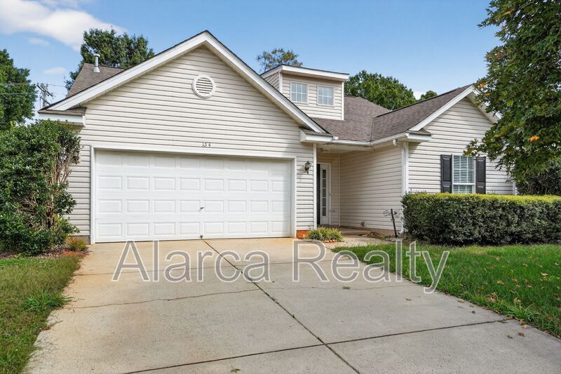 154 Pleasant Grove Ln in Mooresville, NC - Building Photo