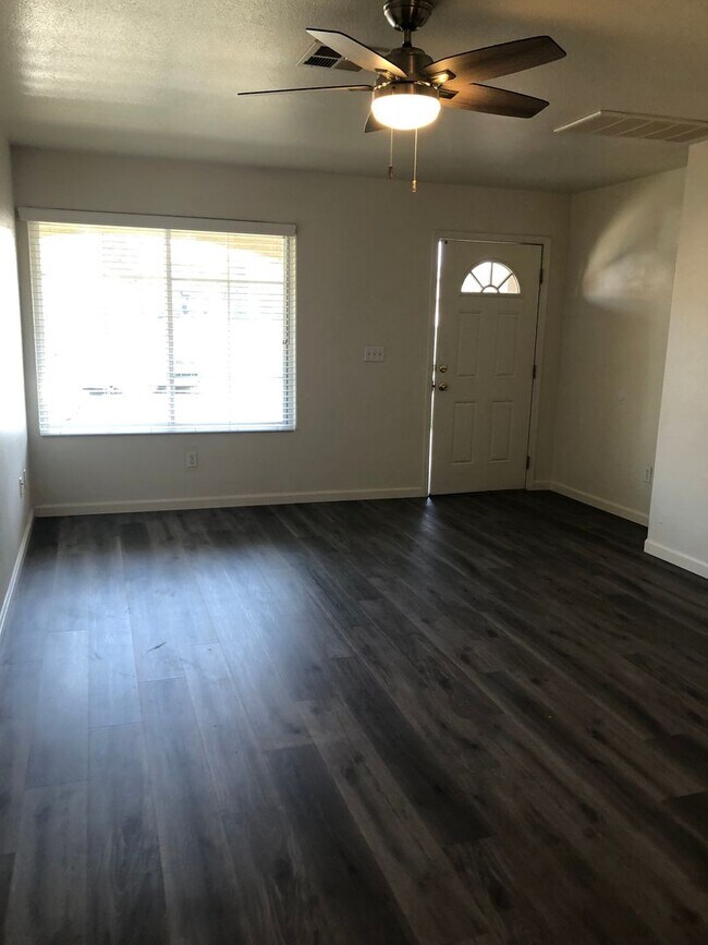 6120 Royal Coach Cir in Bakersfield, CA - Building Photo - Building Photo