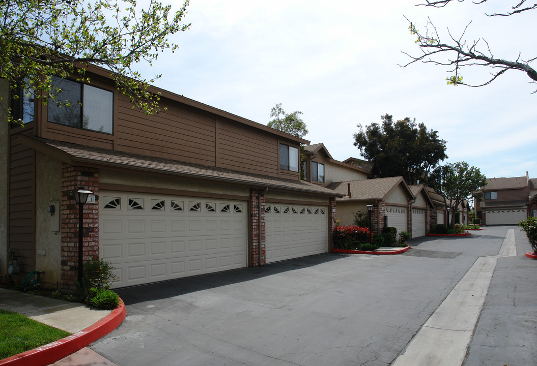 939 W 19th St in Costa Mesa, CA - Building Photo