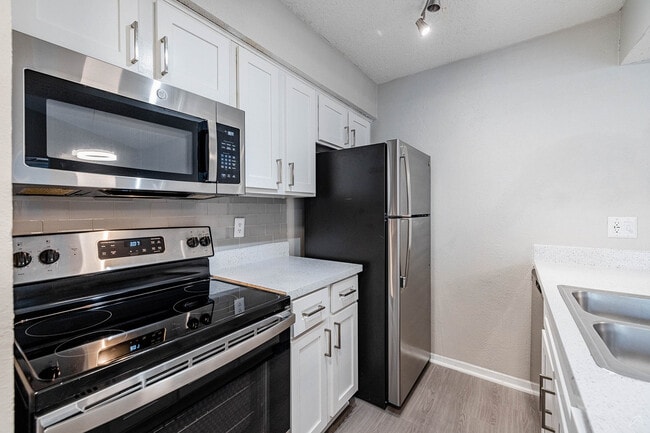 Veridian Place in Dallas, TX - Foto de edificio - Building Photo