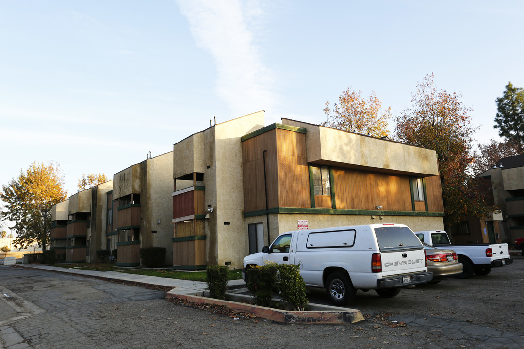 Woodland East Apartments in Bakersfield, CA - Building Photo