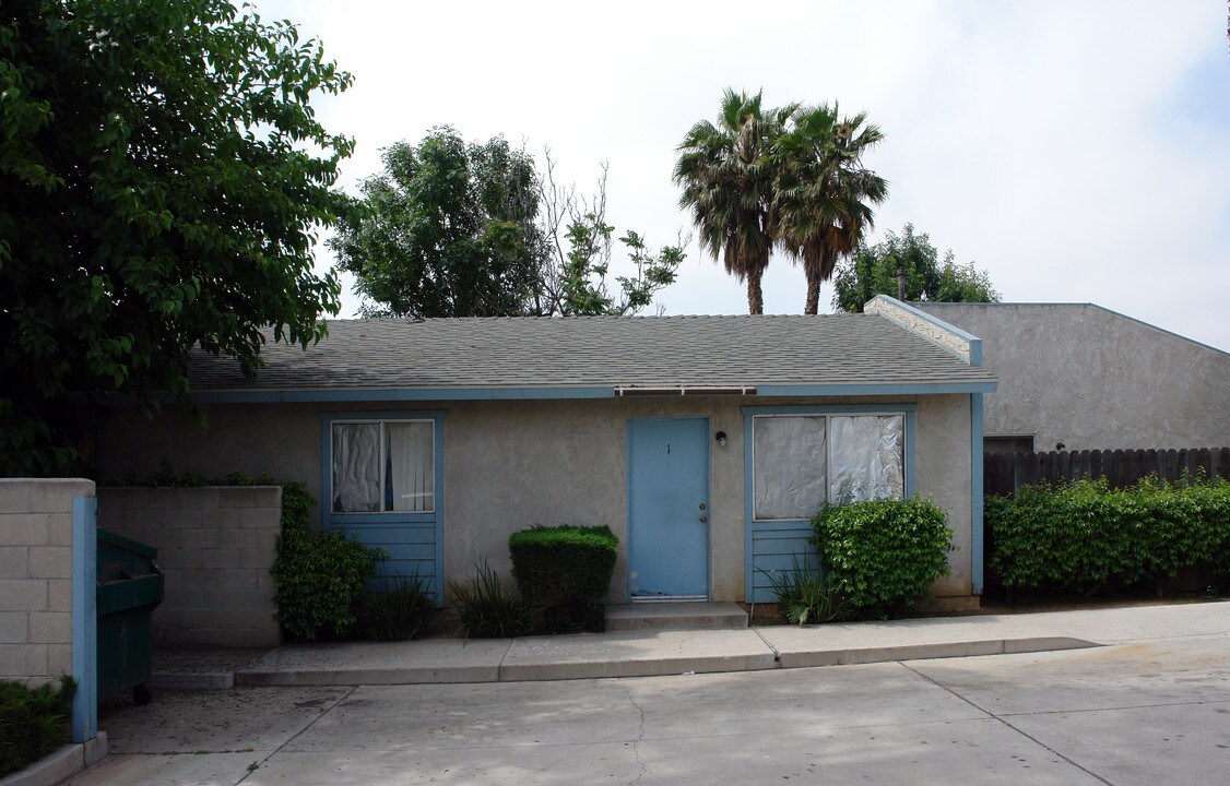 24123 Fir Ave in Moreno Valley, CA - Foto de edificio