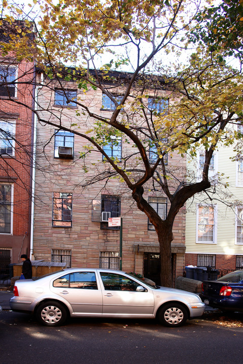 135 Henry St in Brooklyn, NY - Building Photo