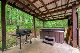 206 Orca Rd in Broken Bow, OK - Building Photo - Building Photo