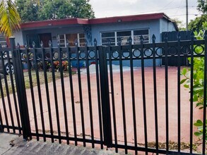 14180 NW 23rd Ct in Opa Locka, FL - Foto de edificio - Building Photo