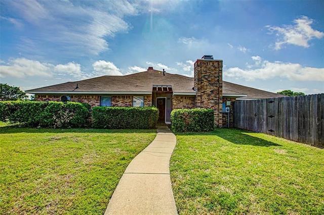 2203 Overview Ln in Garland, TX - Foto de edificio