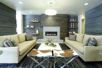 Kirkland Crossing in Kirkland, WA - Foto de edificio - Building Photo