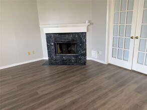 585 Warsaw Dr in Bayou Vista, TX - Building Photo - Building Photo