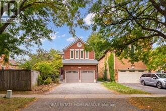 2454 Willowburne Dr in Mississauga, ON - Building Photo - Building Photo