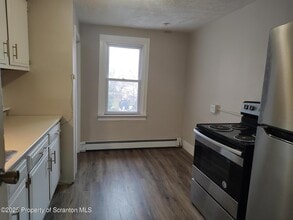 107 2nd St in Blakely, PA - Building Photo - Building Photo