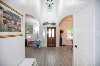 601 Canyon Crest Dr in League City, TX - Building Photo - Building Photo