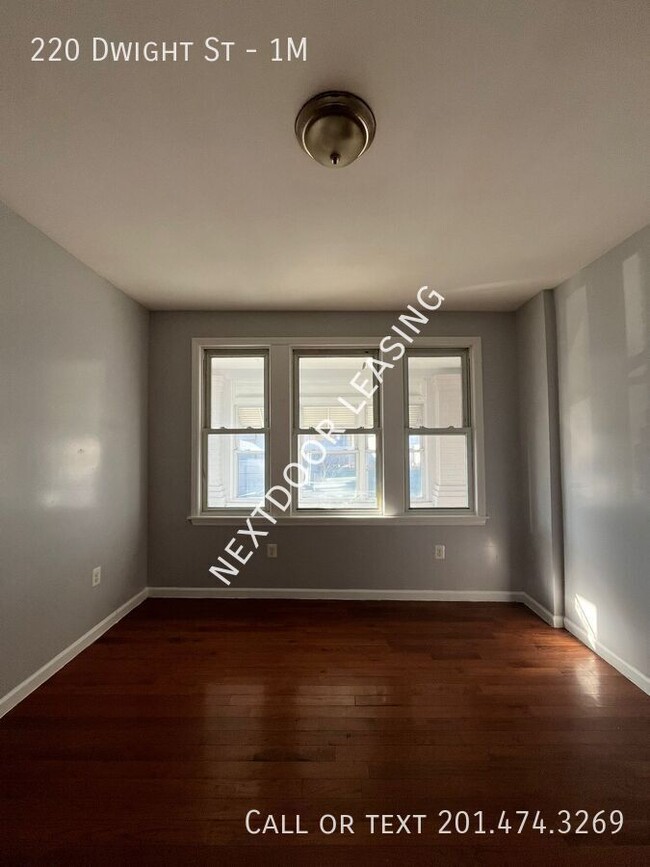 220 Dwight St in Jersey City, NJ - Building Photo - Building Photo