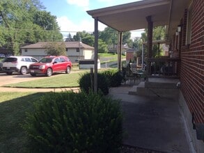 12601 Blue Ridge Ext, Unit 1 in Grandview, MO - Foto de edificio - Building Photo