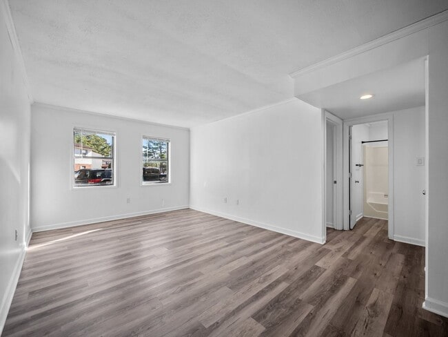 110 Ravenwood Dr in Jacksonville, NC - Building Photo - Building Photo