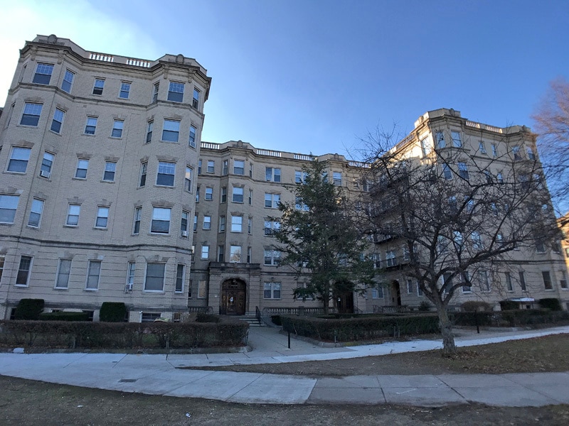 25 Park Dr in Boston, MA - Building Photo