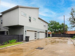 7706 Jack Oak Ave in Houston, TX - Foto de edificio - Building Photo