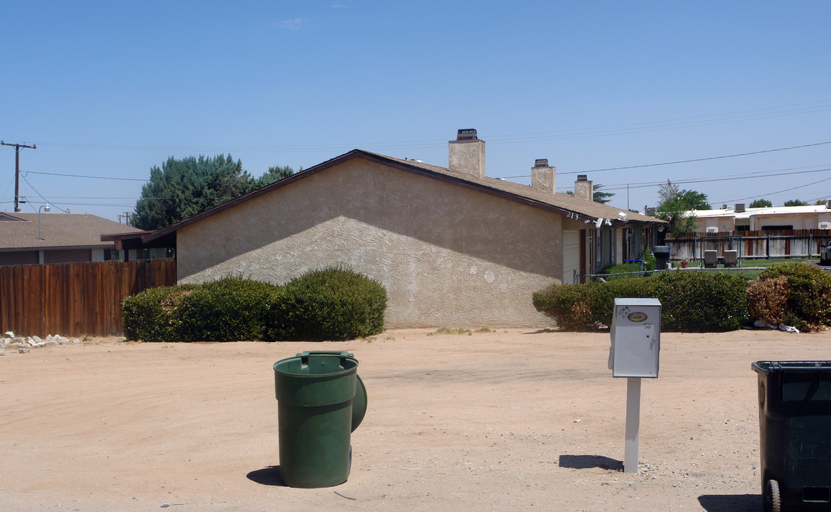 21368 Powhattan Rd in Apple Valley, CA - Building Photo