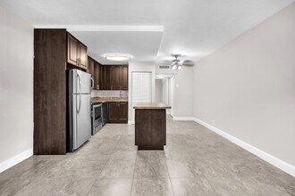 559 NE 44th St in Boca Raton, FL - Building Photo - Building Photo