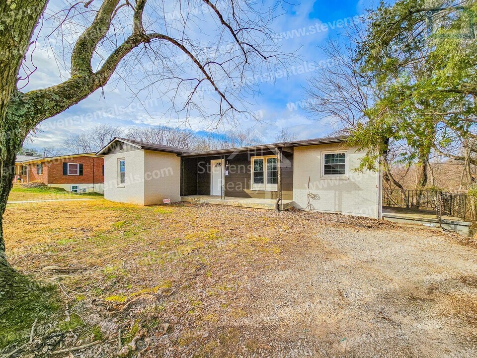 1936 Bouton Bend in Cookeville, TN - Building Photo