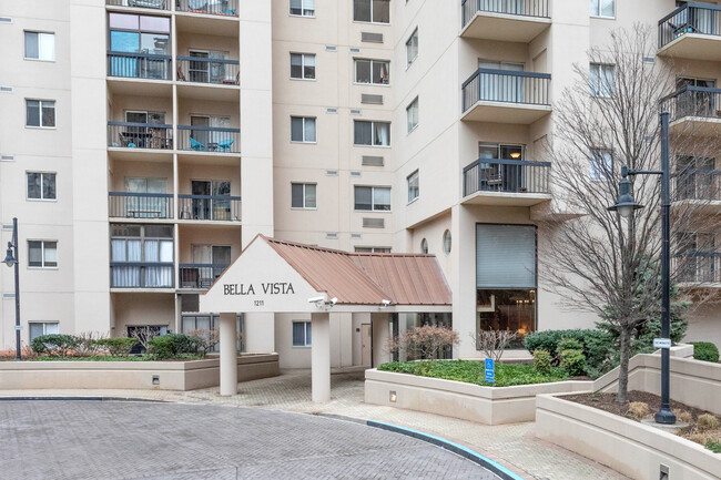 Bella Vista in Arlington, VA - Building Photo - Building Photo