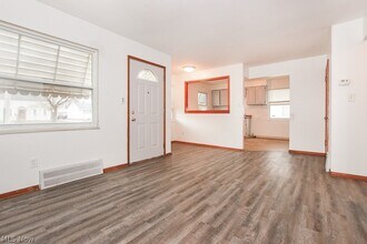 15305 Rockside Rd in Maple Heights, OH - Building Photo - Building Photo