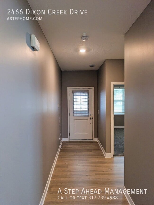 2466 Dixon Crk Dr in Whitestown, IN - Building Photo - Building Photo