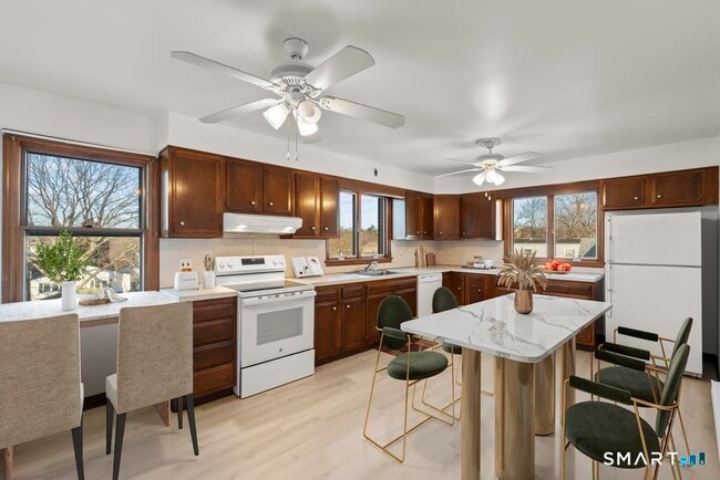 16 Harold Ave, Unit 2 in Greenwich, CT - Building Photo - Building Photo