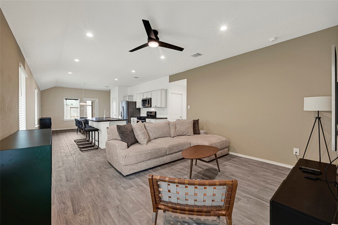 24323 Elmwood Falls Dr in Spring, TX - Building Photo