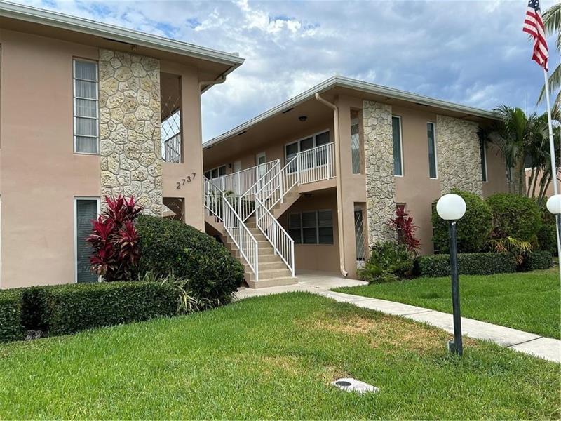 2737 NE 28th St in Lighthouse Point, FL - Foto de edificio