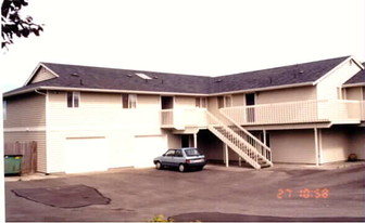 View Ridge Court Apartments in Stanwood, WA - Building Photo