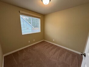 1613 Burnside Pl in Dupont, WA - Building Photo - Building Photo