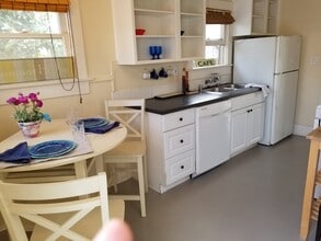 214 Avenue C in Redondo Beach, CA - Foto de edificio - Building Photo