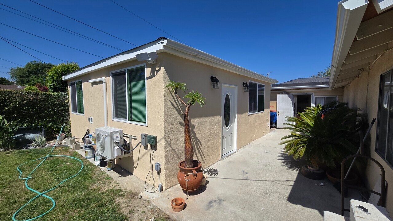 1819 N Frederic St in Burbank, CA - Building Photo