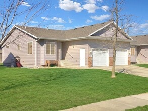 5600 W Bakker Park Dr in Sioux Falls, SD - Building Photo - Building Photo
