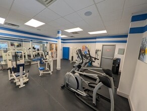 Royal Ledges at Hyde Park in Hyde Park, NY - Building Photo - Building Photo