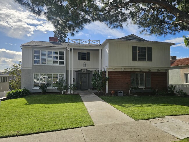 3250 Lowry Rd, Unit 3250 Lowry Road