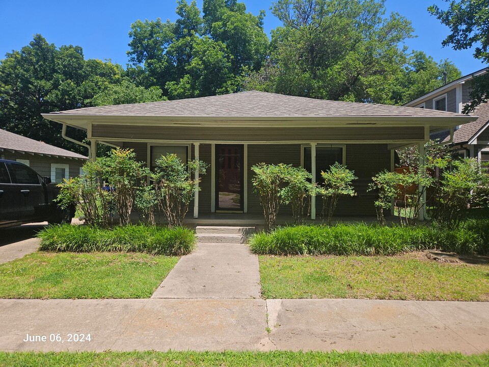 409 College Ave in Norman, OK - Building Photo