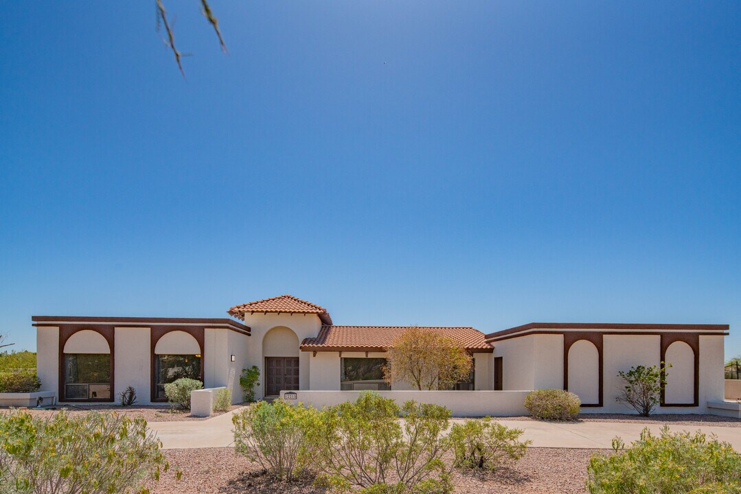 12215 E Palomino Rd in Scottsdale, AZ - Foto de edificio