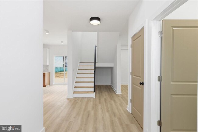 65 Oaktree Dr in Levittown, PA - Building Photo - Building Photo