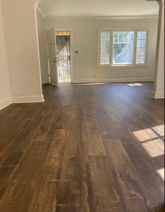 property at 3321 Oakhurst Ave